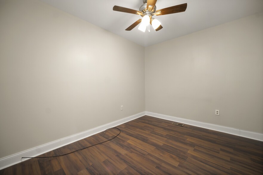Building Photo - 2519 Edgewood Dr