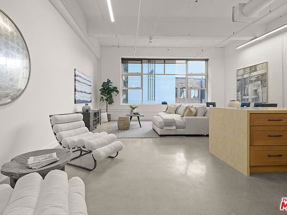 Building Photo - 1130 Flower St