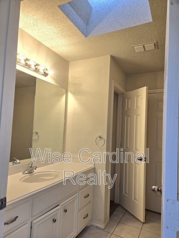 Building Photo - 5120 Aberdeen Ave