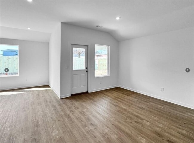 Building Photo - 571 Riggs St