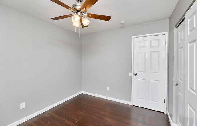 Building Photo - 2365 N Pointe Ln