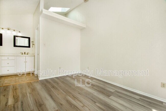 Building Photo - 4242 N Capistrano Dr