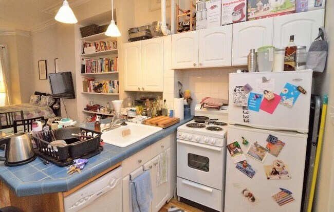 Building Photo - 3 St Charles St