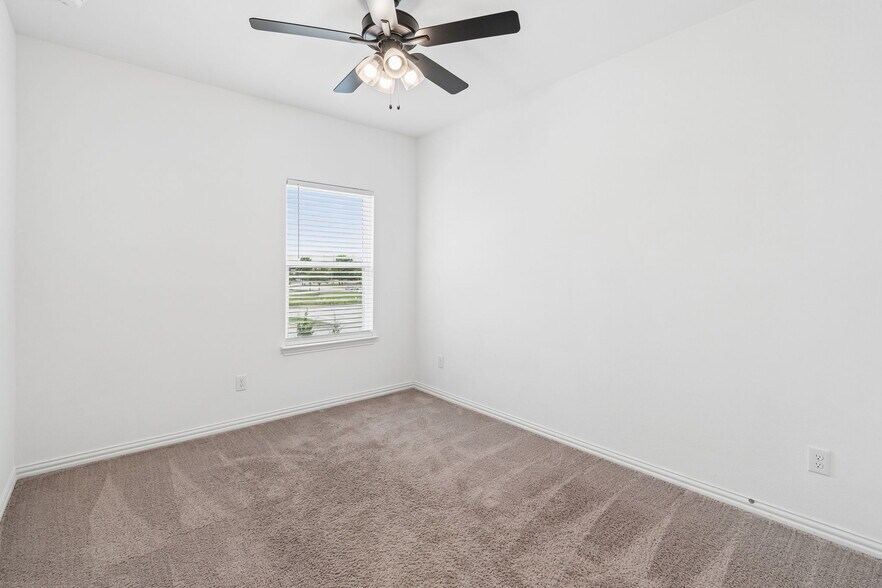 Building Photo - 2215 Adena Springs Dr