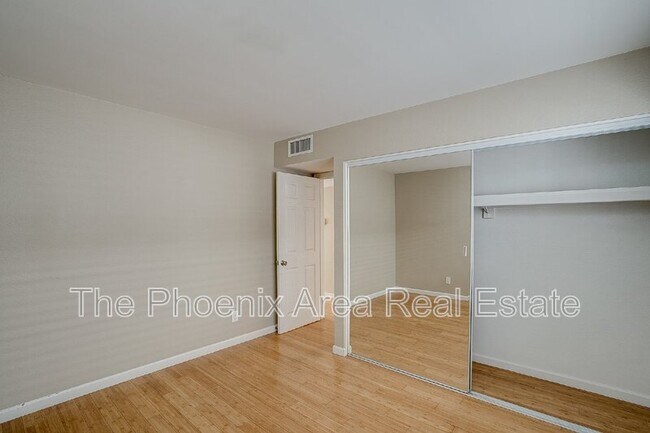 Building Photo - 1143 E Sandpiper Dr