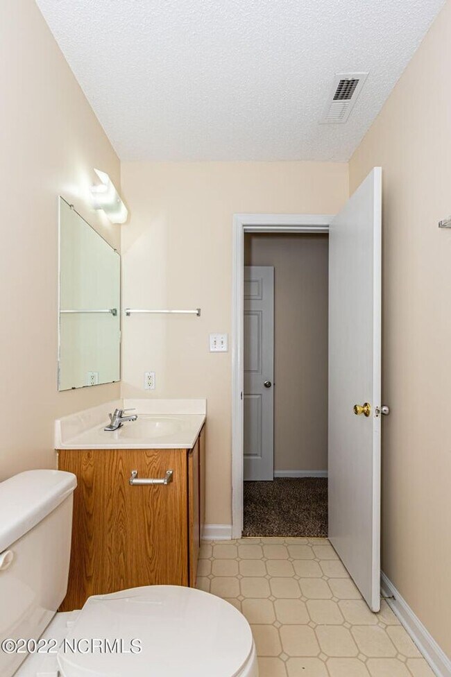 Building Photo - Welcome to Hunter's Creek!