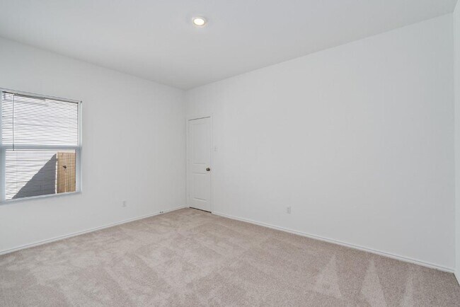 Building Photo - 230 Gabbro Gdns