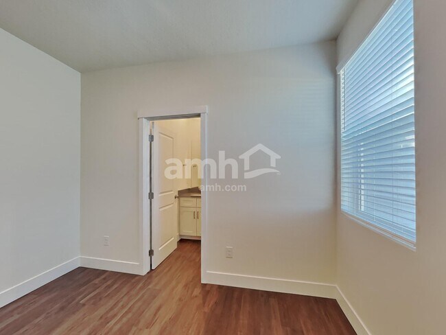 Building Photo - 9500 Aviara St