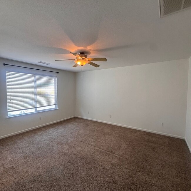 Building Photo - Beautiful Home in South Meadows!