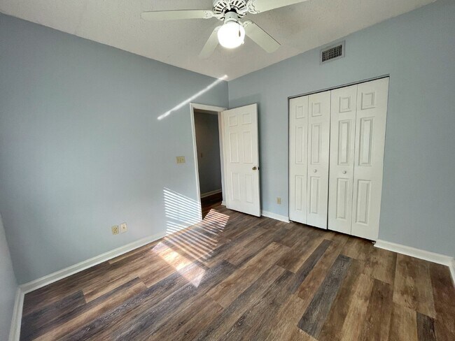 Building Photo - First floor 2BR/2BA Conquistador Condo