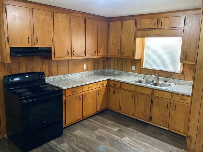 Building Photo - 3/1 House in South Rome- $1,195