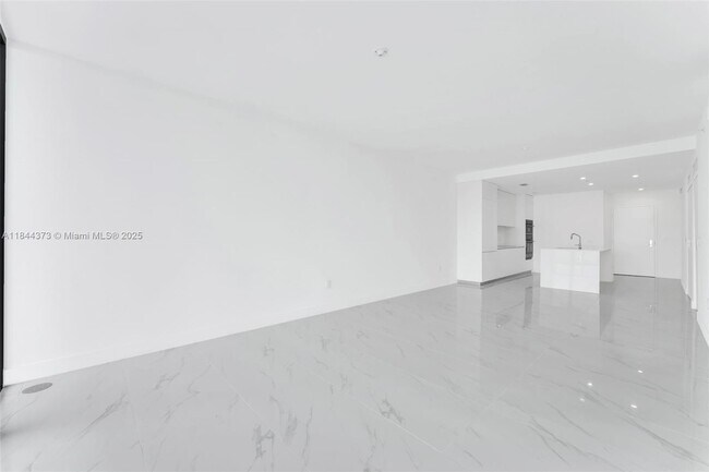 Building Photo - 725 NE 24th St