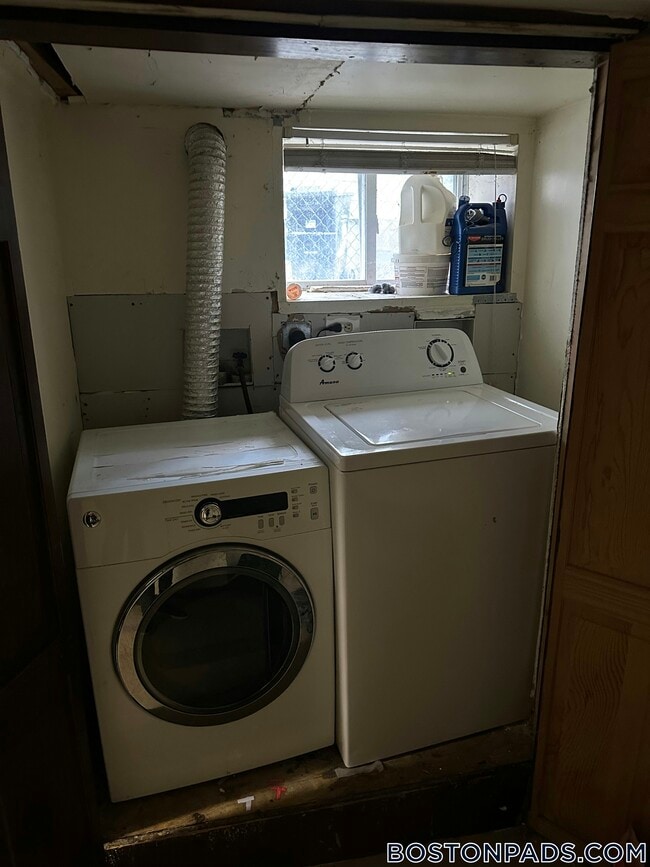 Building Photo - 31 Seattle St