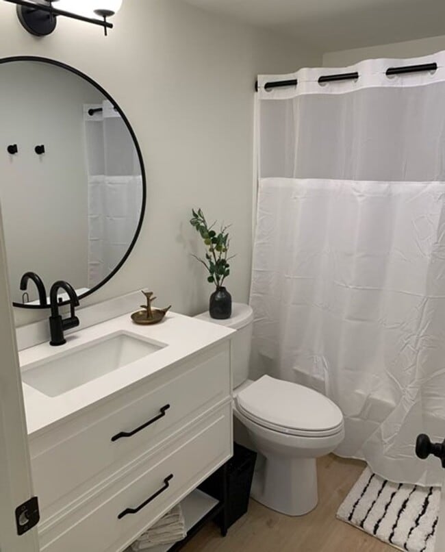 Building Photo - 4 Grand Hall