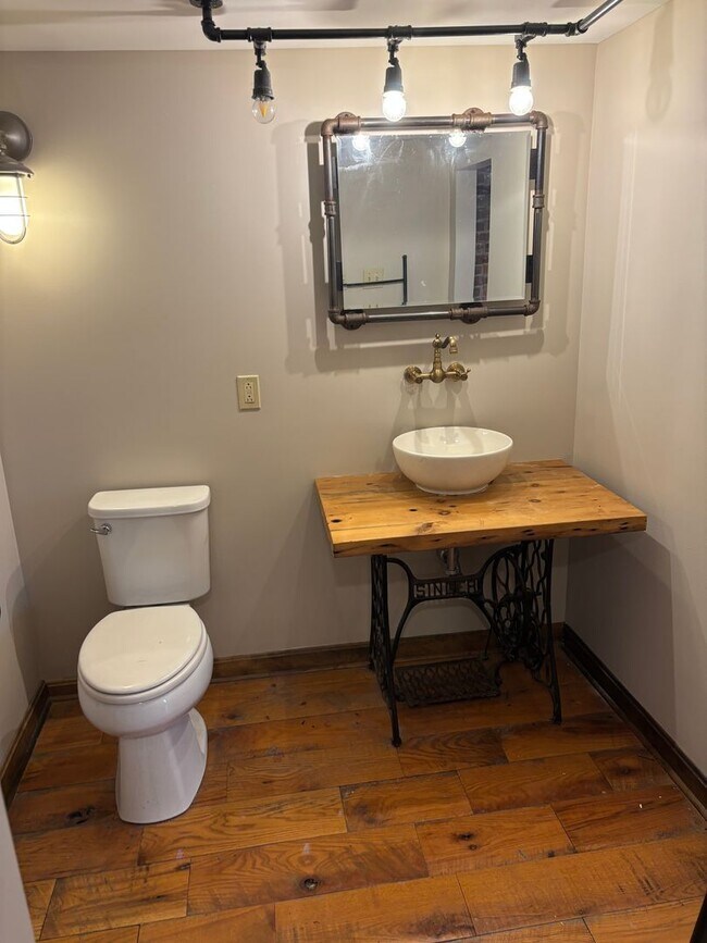 Building Photo - BEAUTIFUL, BRIGHT AND OPEN 1 BED, 1 BATH  HOUSE IN HEART OF NORTHSIDE- AVAIL NOW!