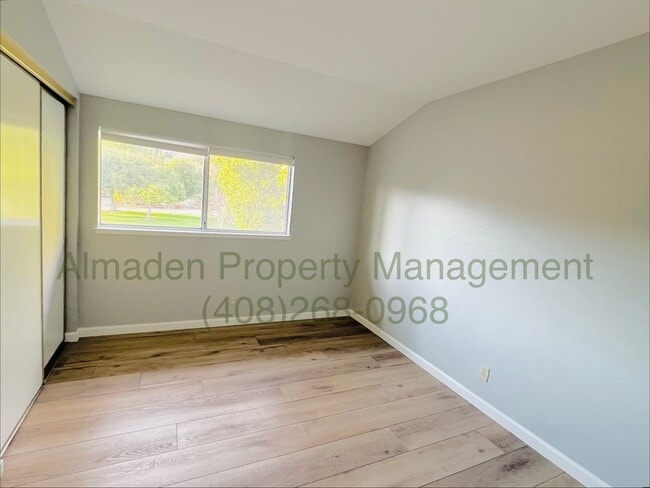 Building Photo - 1278 Oakglen Way