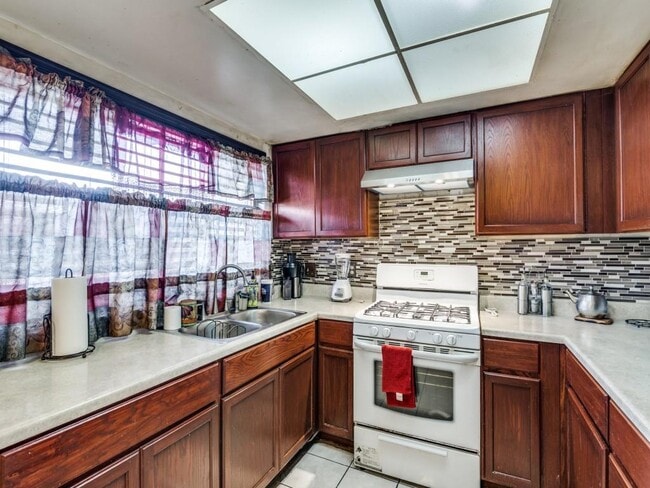Building Photo - 1406 Ridgecrest Dr