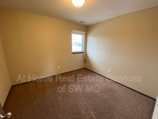 Building Photo - 3142 W Golden Valley