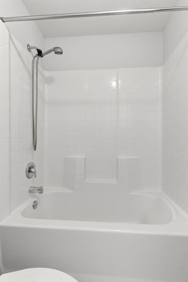 Building Photo - 8645 Evergreen Dr NE