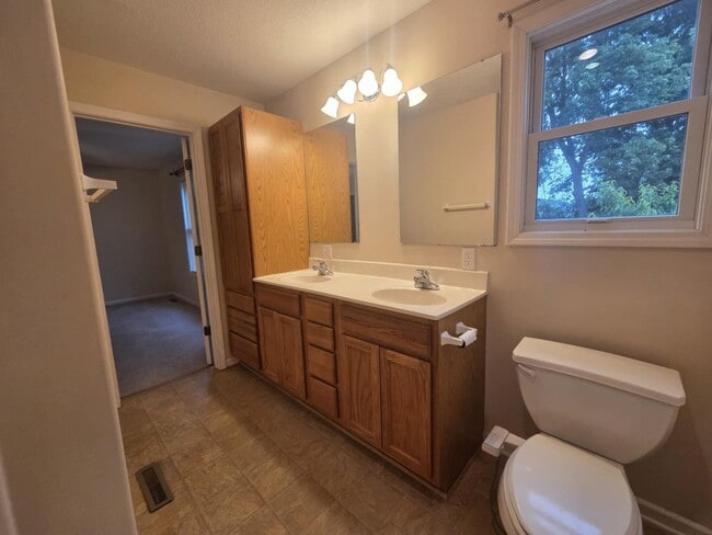Building Photo - 601 Tall Grass Dr