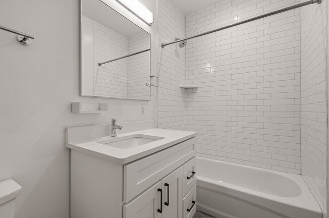 Building Photo - 1016 17th Pl NE