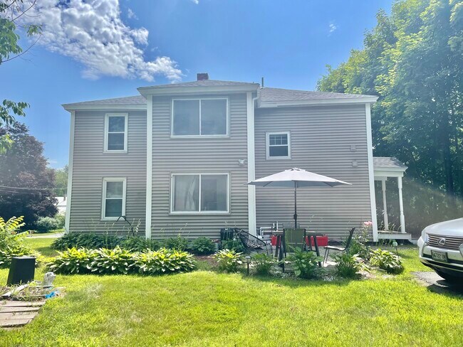 Building Photo - 31 Collette St