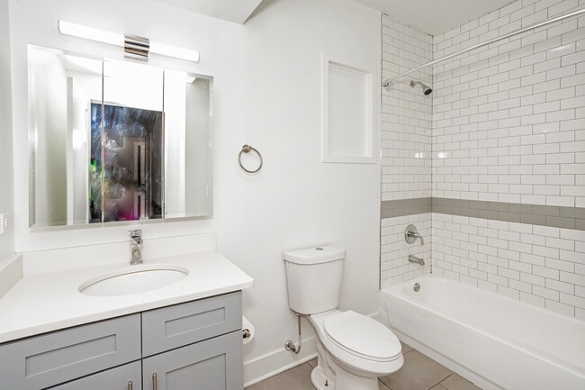 Building Photo - 807 N Wabash Ave