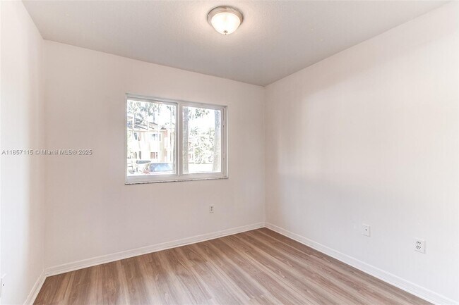 Building Photo - 970 NE 34th Ave
