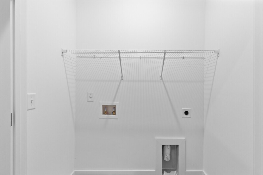 Building Photo - 201 New St