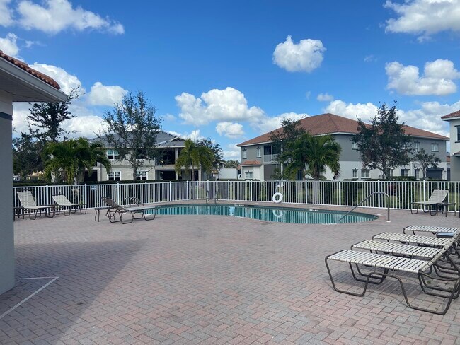 Building Photo - 12101 Santaluz Dr