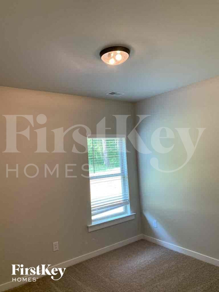 Building Photo - 305 Avalon Wy