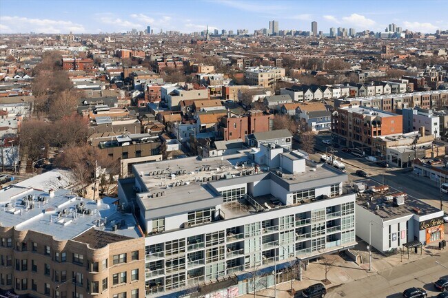 Building Photo - 1610 W Fullerton Ave