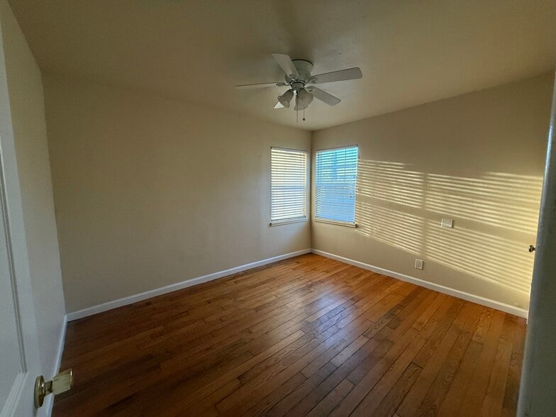 Building Photo - 5425 Live Oak Ave