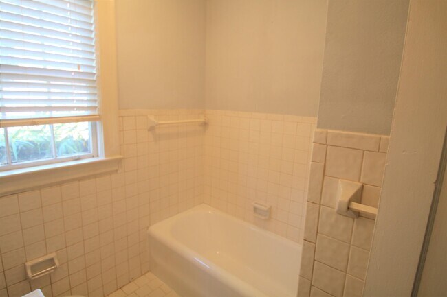 Building Photo - 1025 Goodwin St