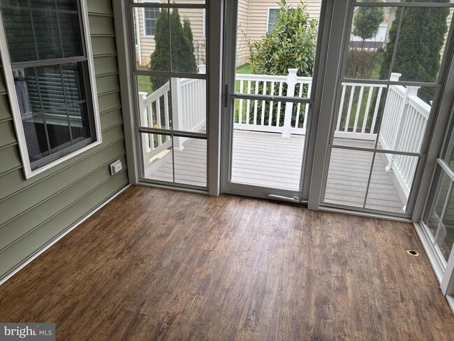 Building Photo - 151 Volpe Way