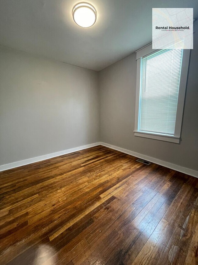 Building Photo - Adorable 2 Bedroom Located in Livonia
