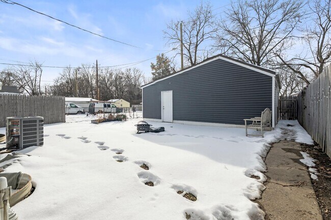 Building Photo - 1914 N Euclid Ave