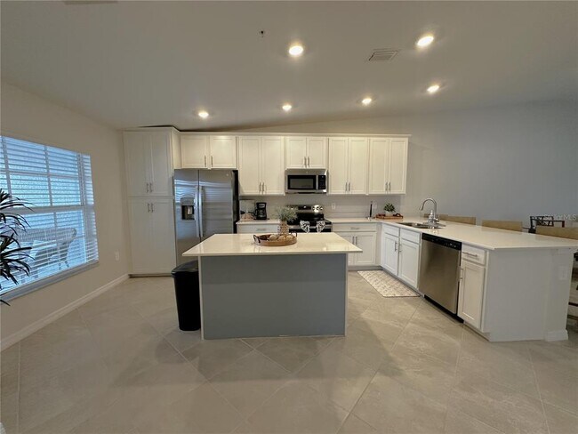 Building Photo - 14231 Heritage Landing Blvd