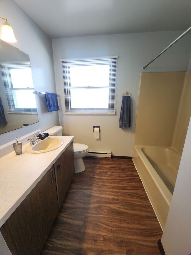 Building Photo - 1129 Primrose Ct
