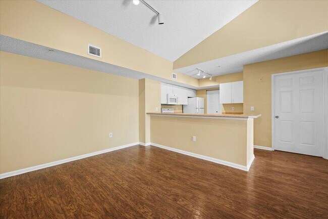 Building Photo - 272 Village Blvd