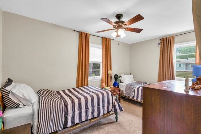 Building Photo - Renovated Ranch home in Champaign - AVAILA...