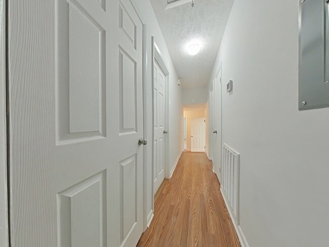 Building Photo - 1807 Swann St