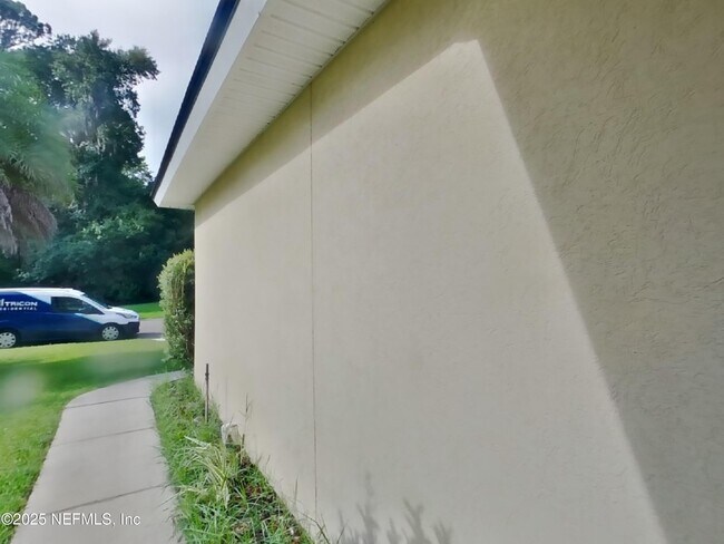 Building Photo - 495 Apple Creek Dr