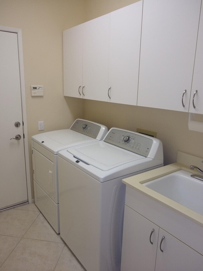 Building Photo - 39354 Falconwood Ct