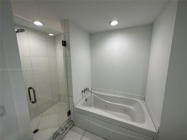 Building Photo - 500 Brickell Ave