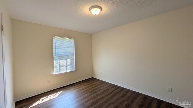 Building Photo - 6942 Falcon Dr