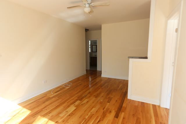 Building Photo - 633 W Cornelia Ave