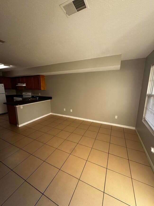 Building Photo - 230 Mousas Way