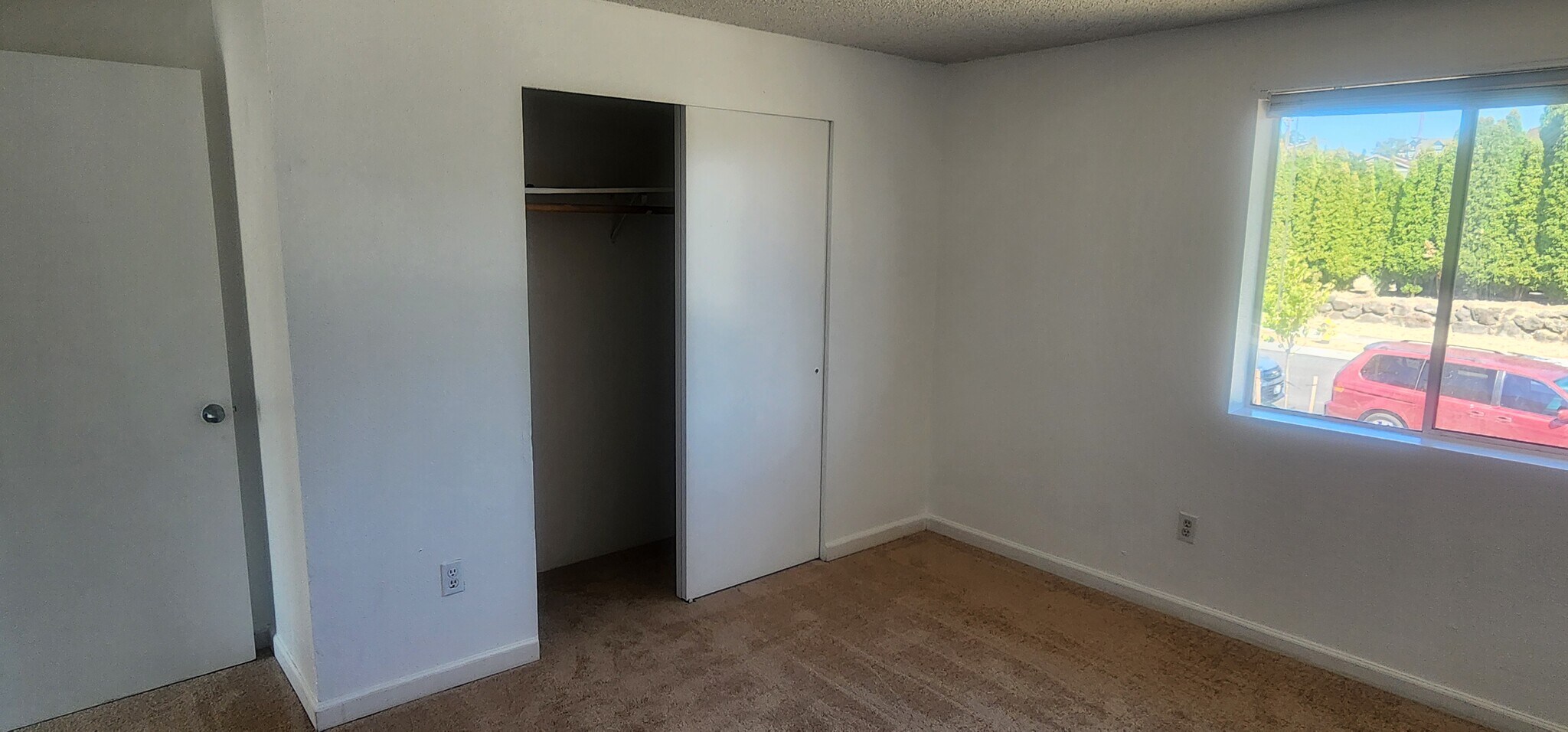 Closet - 4304 S Cedar St