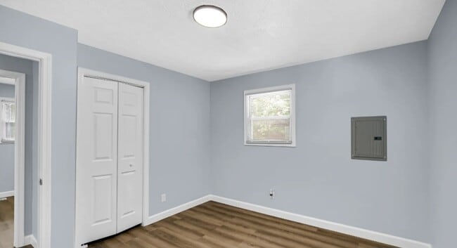 Building Photo - 3106 N Harding St